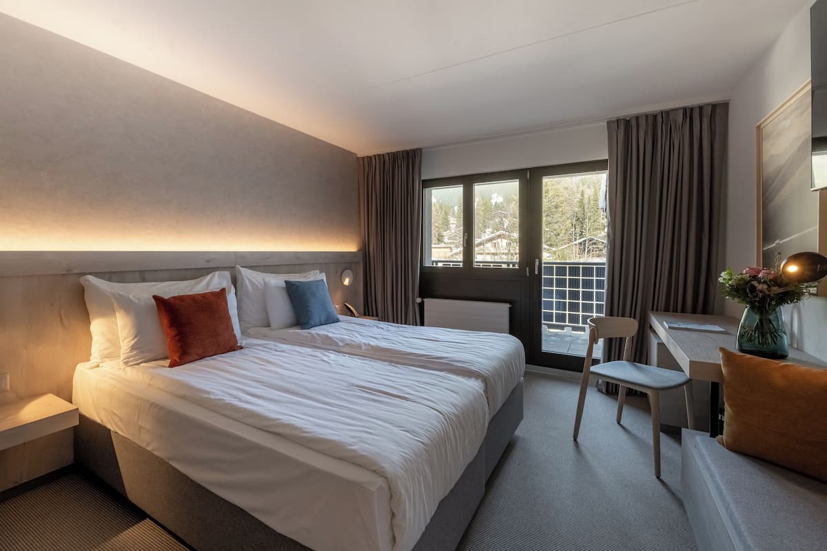 Room, 1 Double Bed (Comfort Balcony) | 1 bedroom, in-room safe, desk, laptop workspace