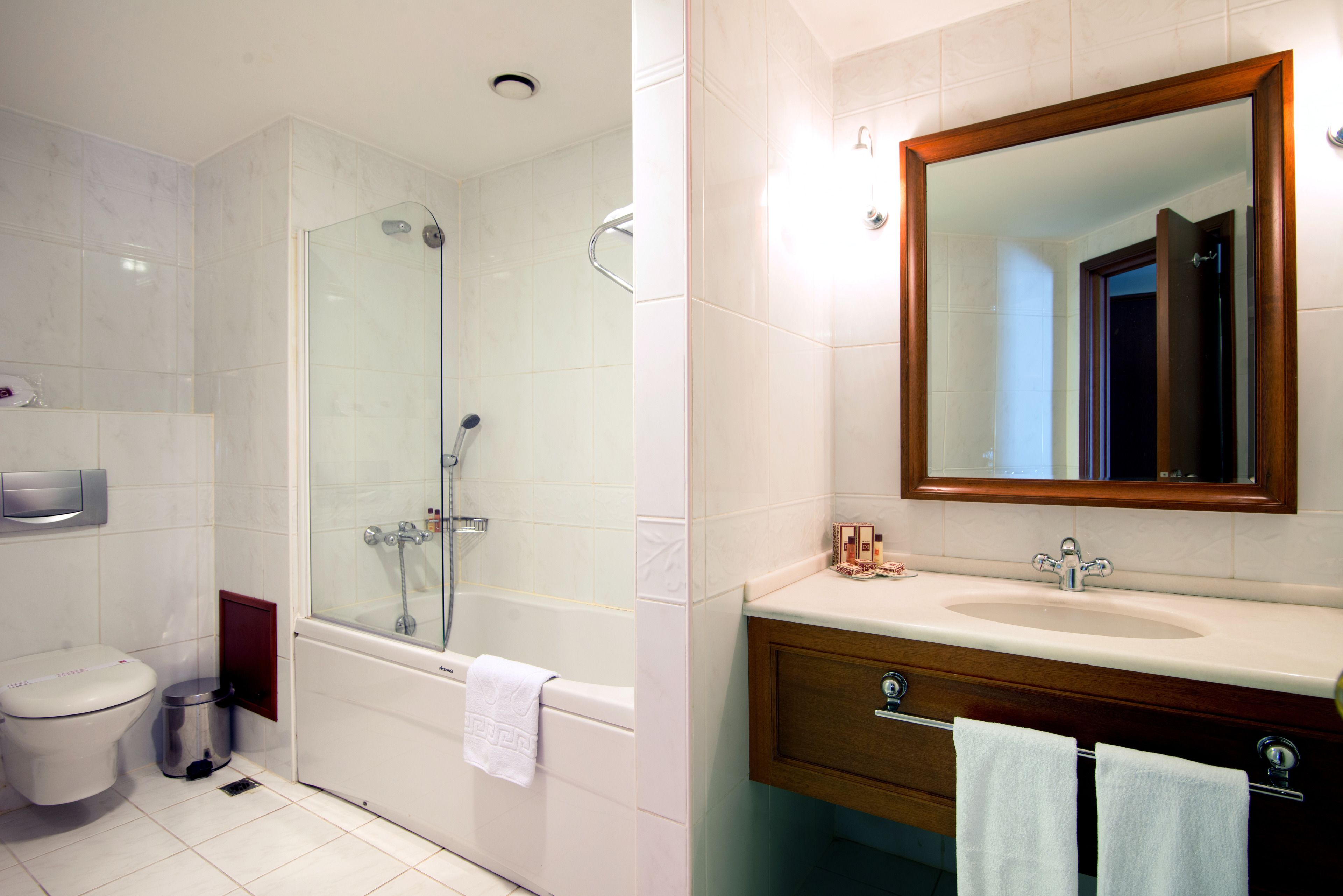 Bathtub, deep soaking tub, designer toiletries, hair dryer