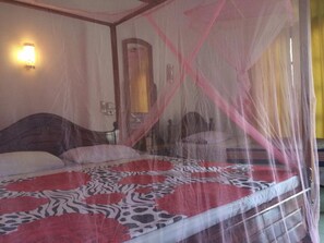 Deluxe Triple Room, 1 Bedroom, Garden View, Beachside | Desk, soundproofing, iron/ironing board, cots/infant beds - Sun Rest Mirissa (Mirissa)