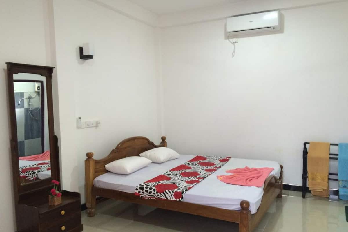 Standard Room, Smoking, Garden View | Desk, soundproofing, iron/ironing board, cribs (surcharge)