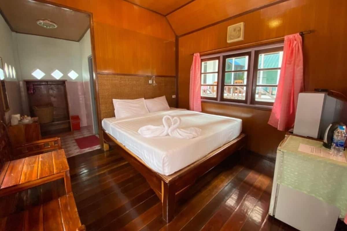 デスク、WiFi (無料)