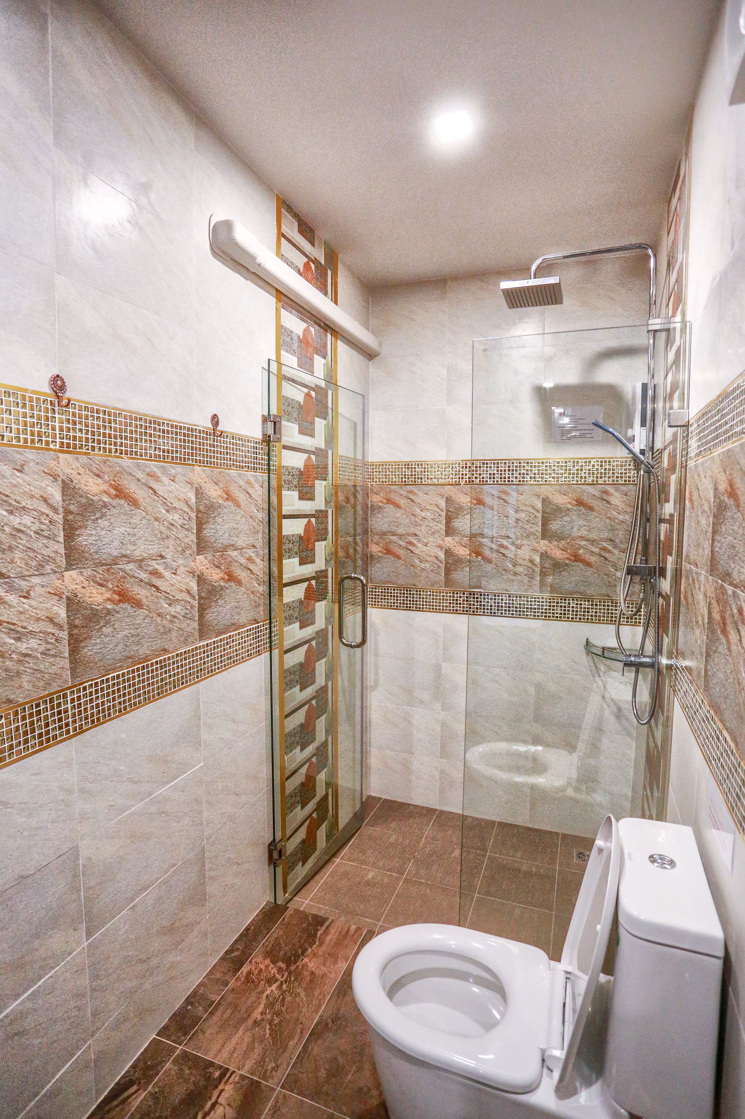 superior room | bathroom | shower, free toiletries, towels