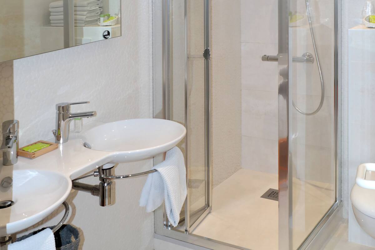 family room | bathroom | eco-friendly toiletries, hair dryer, towels