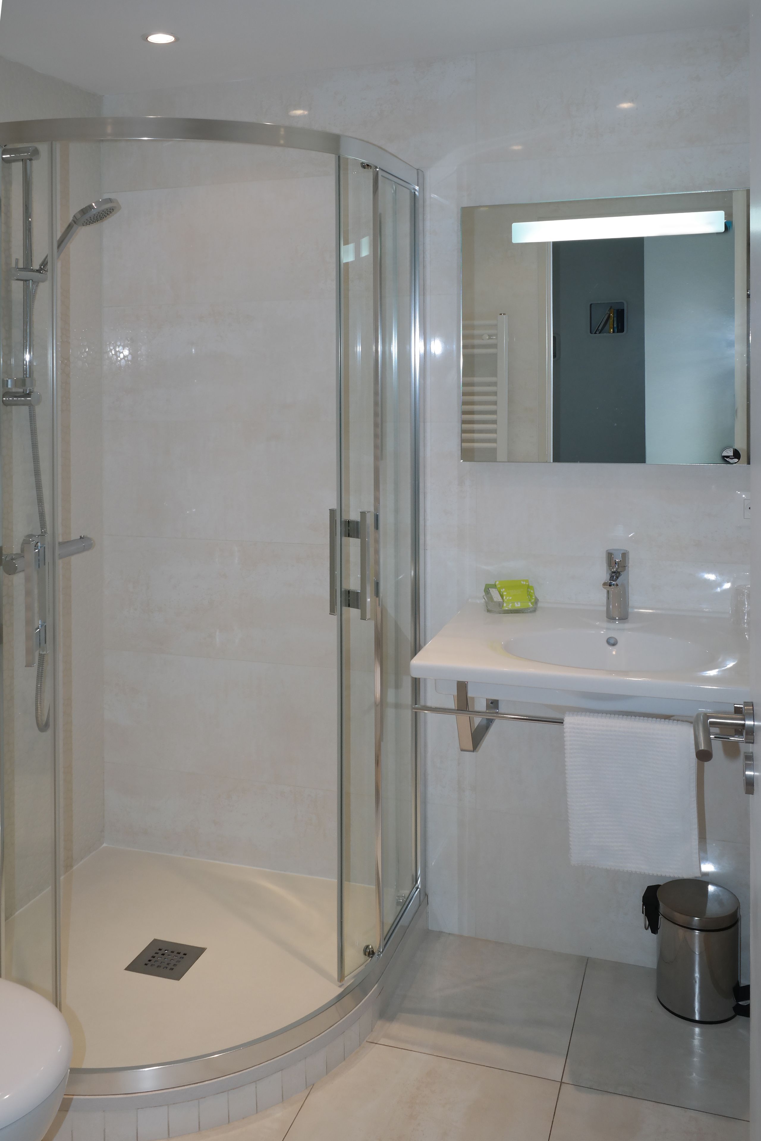 eco-friendly toiletries, hair dryer, towels