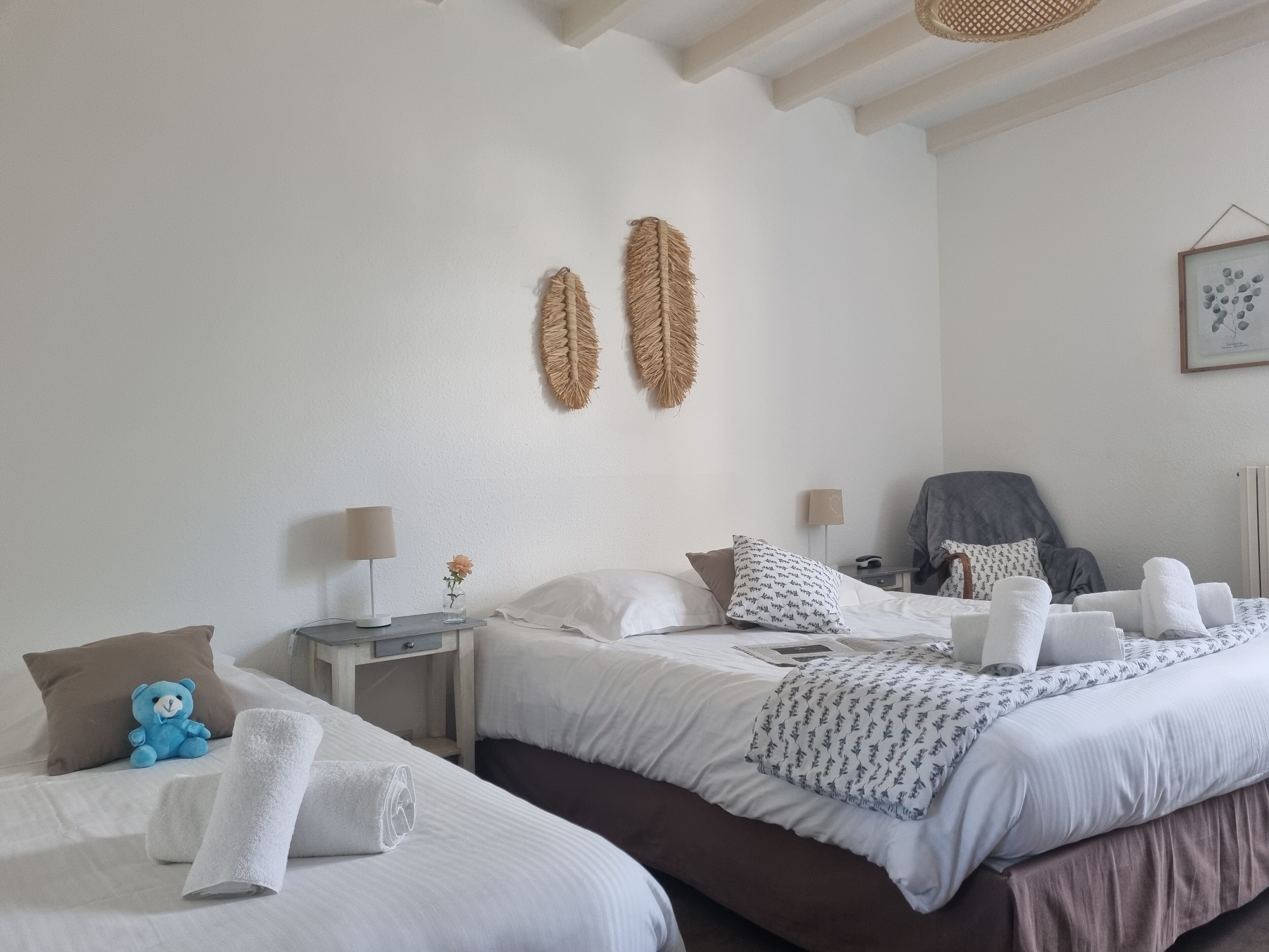 triple room | individually decorated, individually furnished, desk, blackout curtains