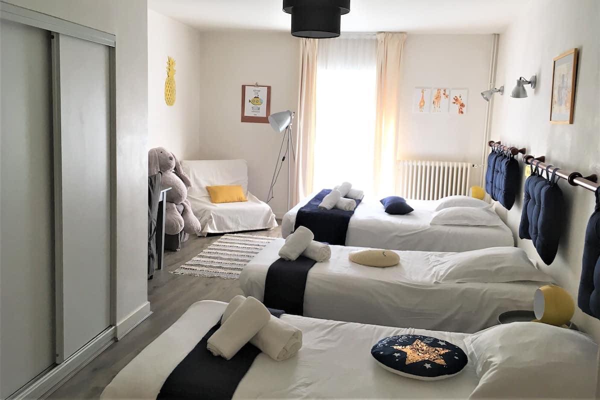 Habitación familiar | Escritorio, cortinas opacas, sistema de insonorización