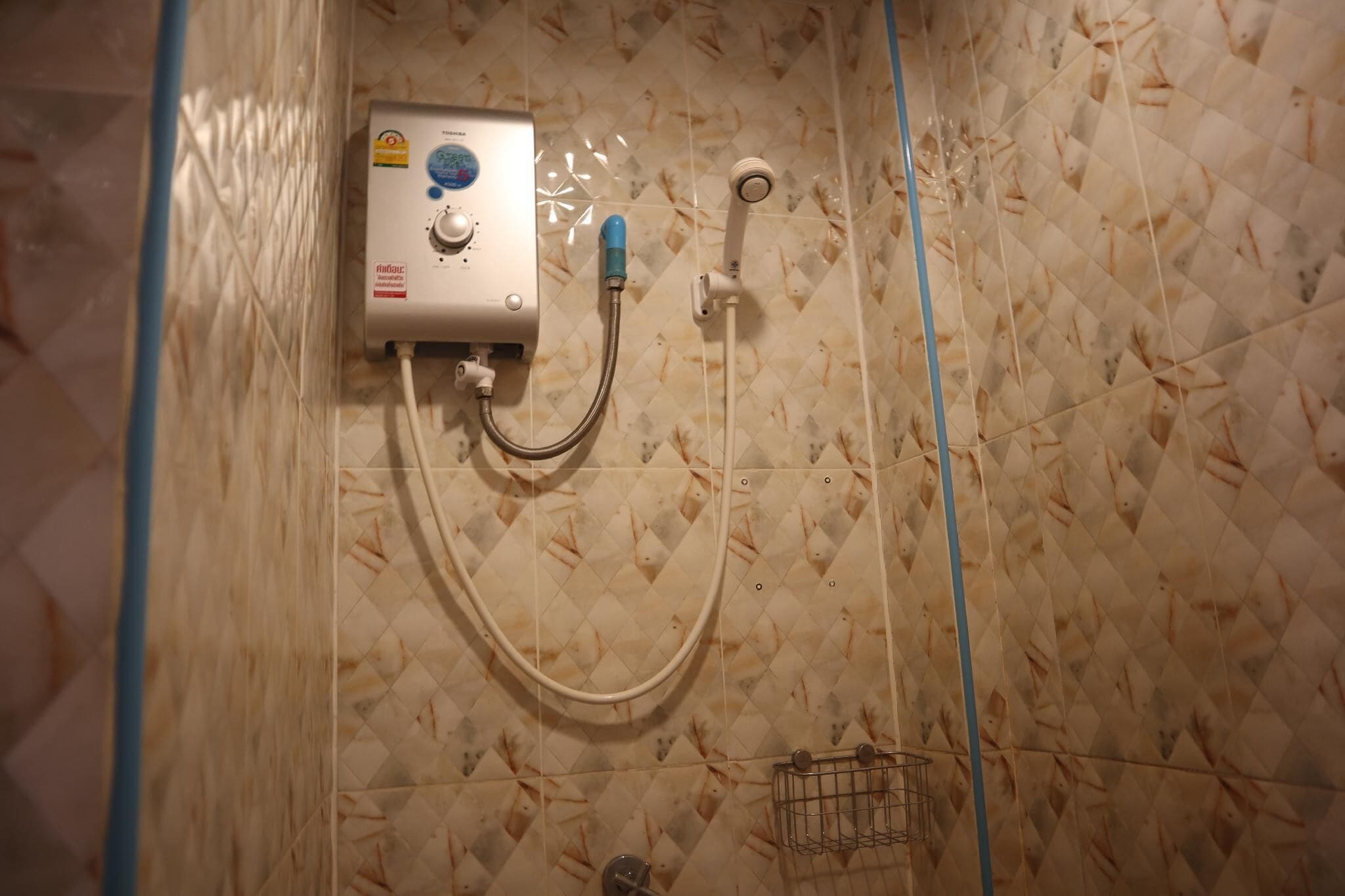 beachfront room | bathroom shower