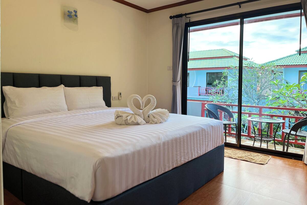 Standard Double Room Pool View | Minibar, safe på rommet, skrivebord og ekstrasenger (mot et tillegg)