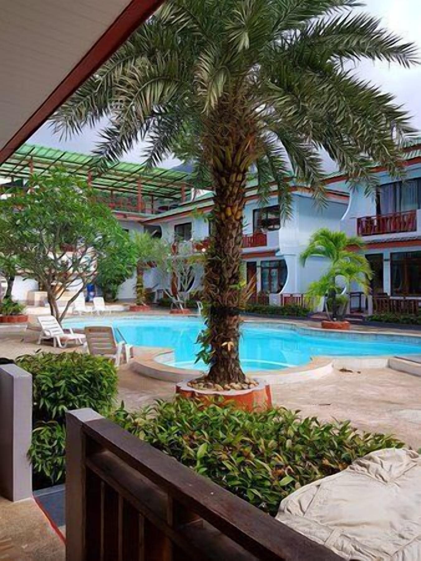standard double room pool view | balcony