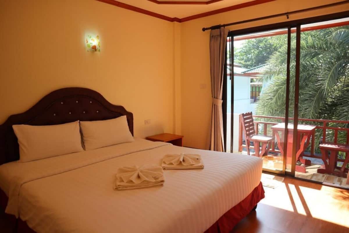 Minibar, in-room safe, desk, rollaway beds