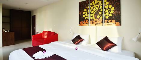 Grand Deluxe Double or Twin Room | Minibar, caja de seguridad en la habitación y cortinas blackout