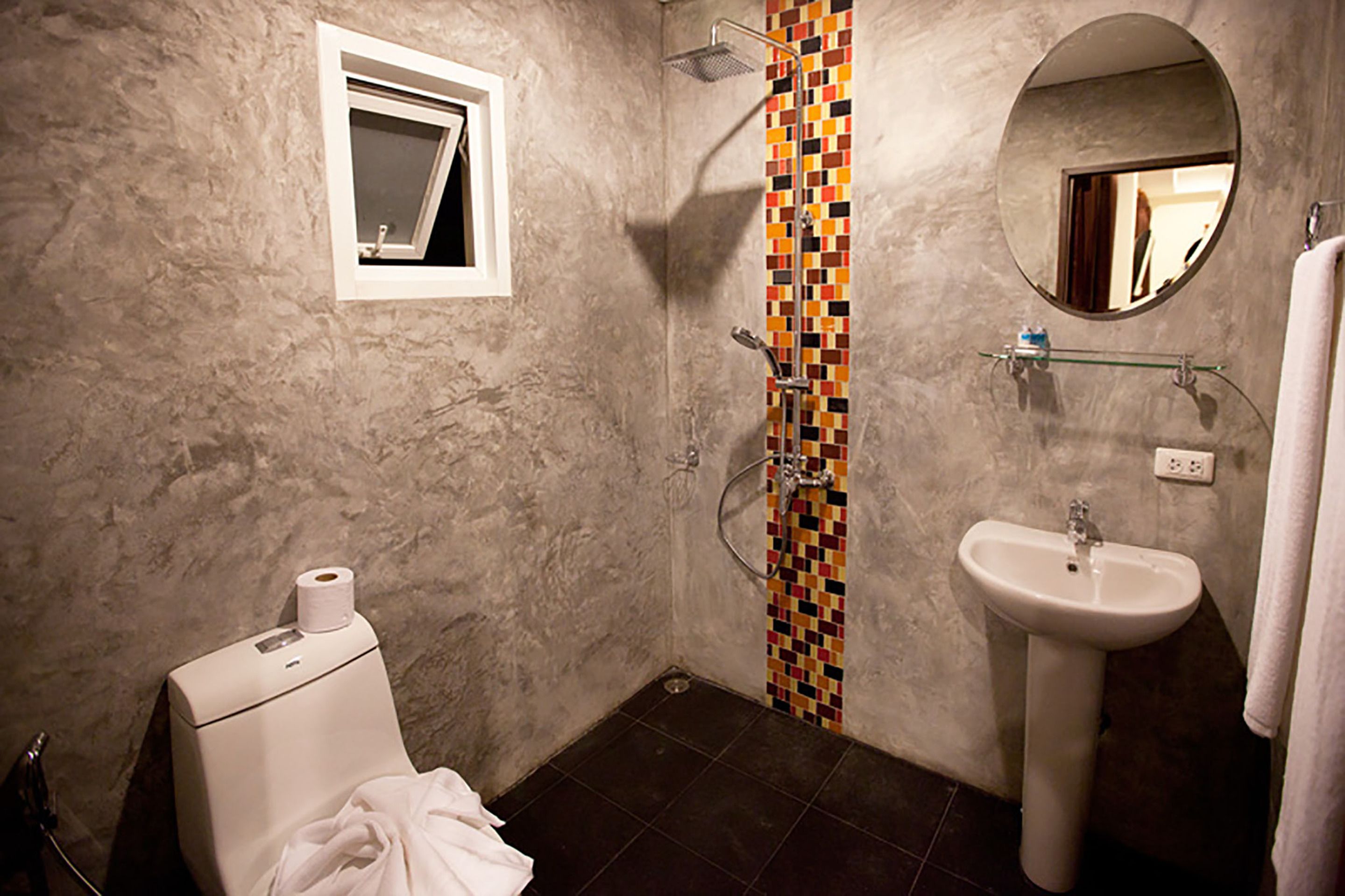 grand deluxe double or twin room | bathroom | shower, free toiletries, hair dryer, towels