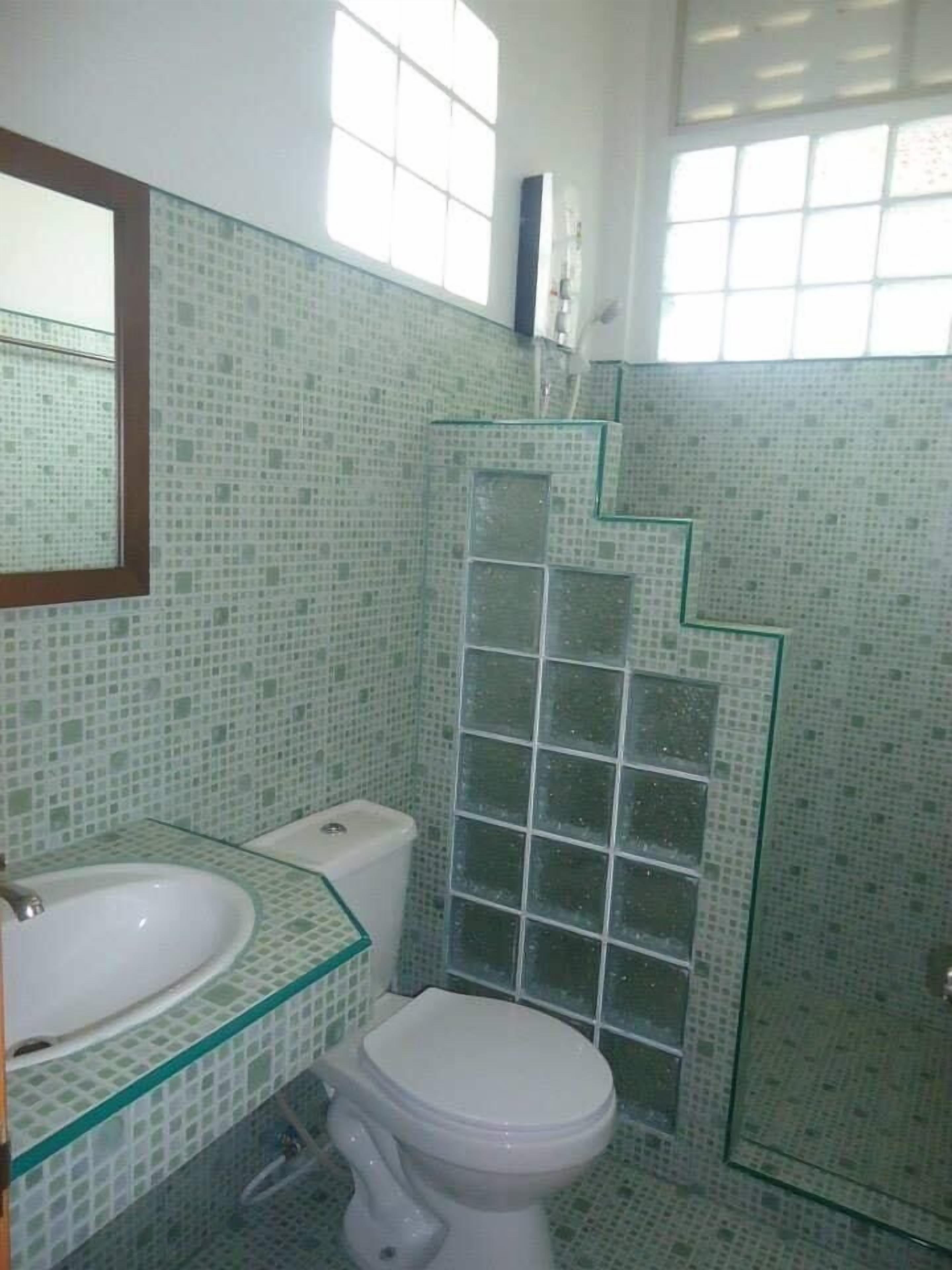Air Conditioning Bungalow | حمام | تجهيزات دش، مستلزمات مجانية للعناية الشخصية، مناشف