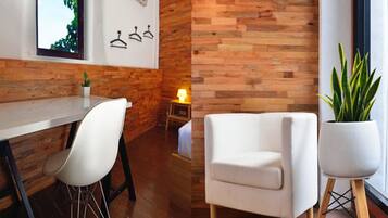 Deluxe Room | Living area | Flat-screen TV