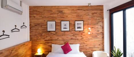 Kamar Deluks | Meja kerja, tempat tidur lipat/tambahan, dan Wi-Fi gratis