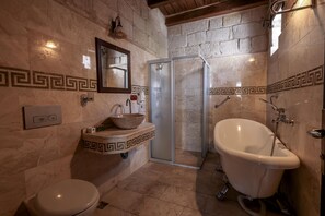 Deluxe Triple Room | Bathroom | Free toiletries, hair dryer, slippers, towels - Century Cave Hotel (Nevsehir)