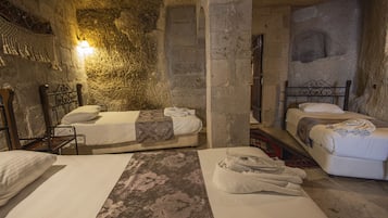 Familienzimmer | Schreibtisch, kostenloses WLAN, Bettwäsche