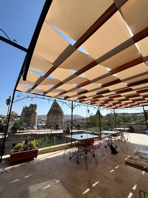 Se ofrece un desayuno bufé (10 EUR por persona)