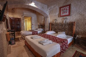 Escritorio, wifi gratis y ropa de cama