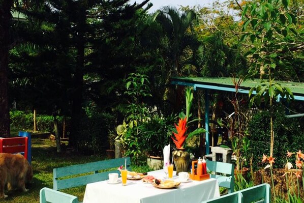 Petit déjeuner continental (150 THB par personne)