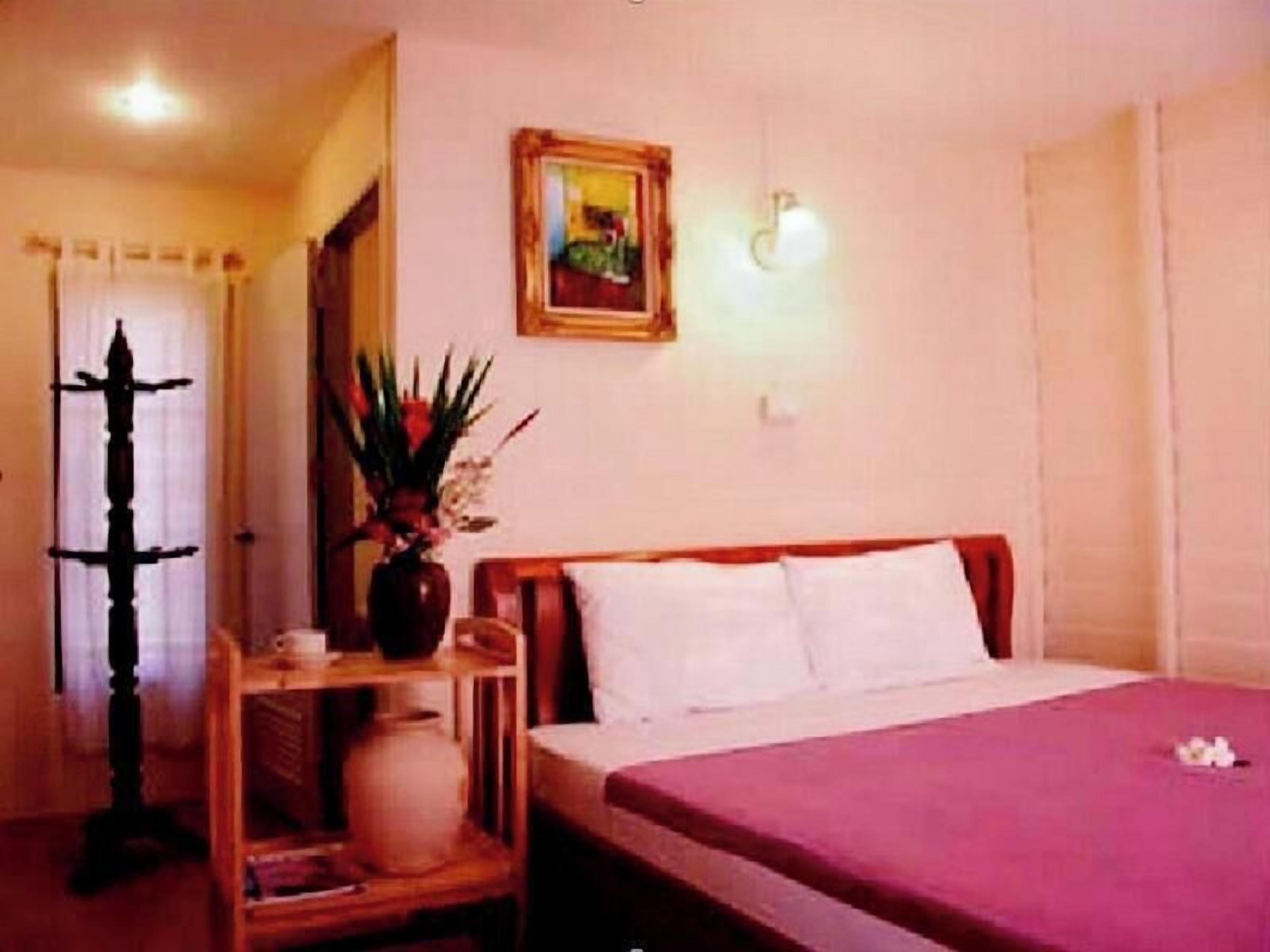 Een bureau, geluiddichte muren, extra bedden, gratis wifi