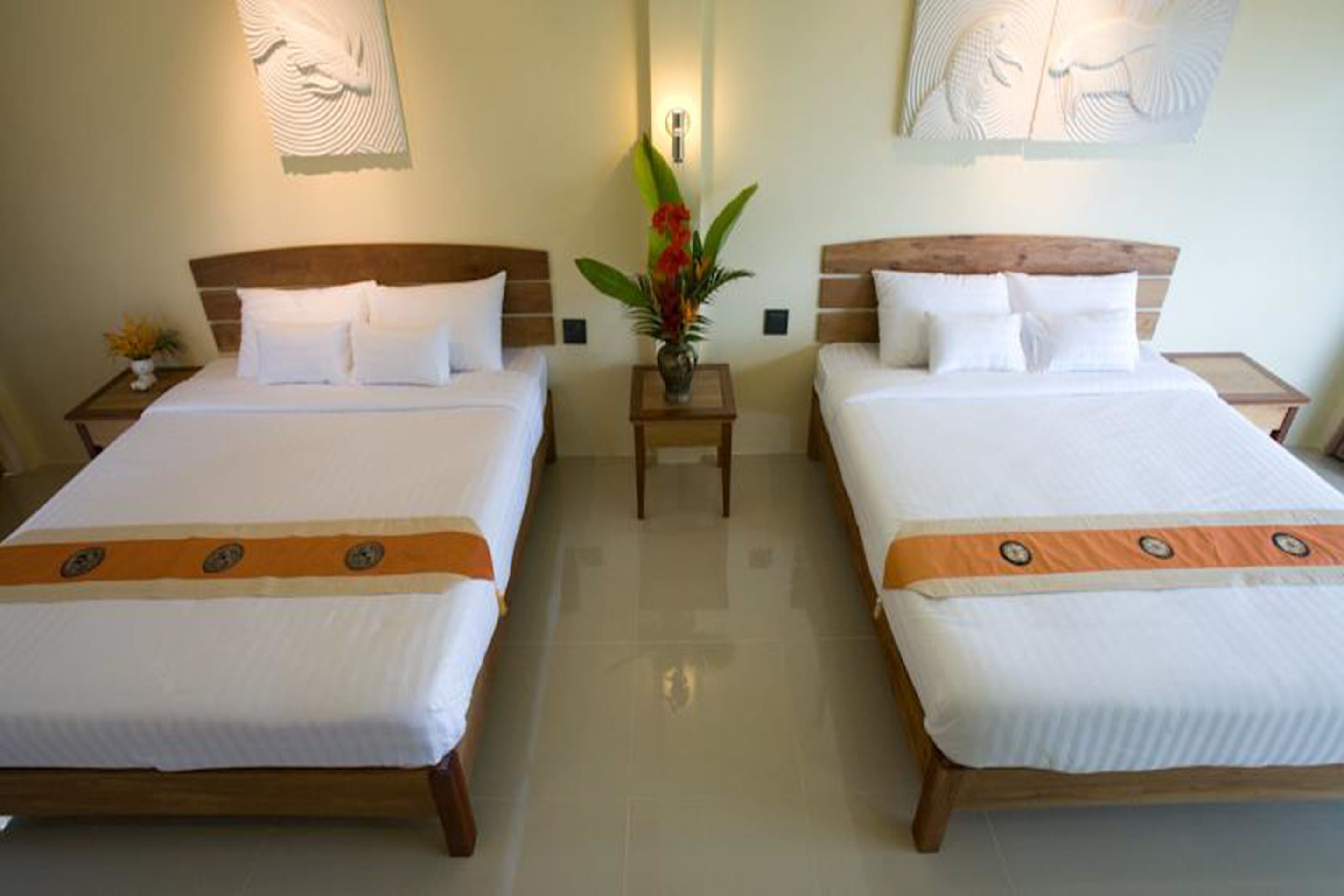 desk, soundproofing, rollaway beds, free wifi