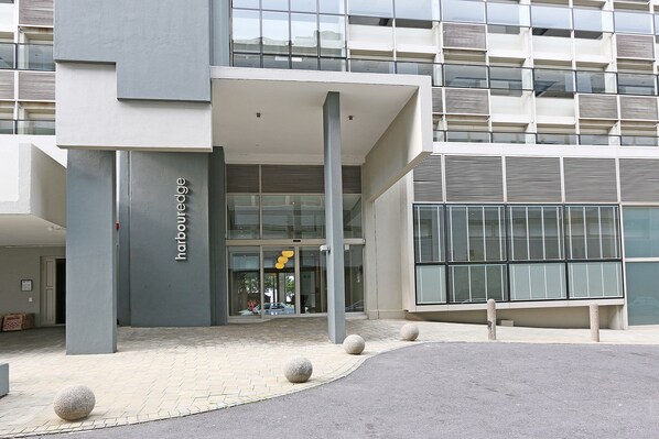 Front of property - Harbouredge Suites by Totalstay (Cape Town)
