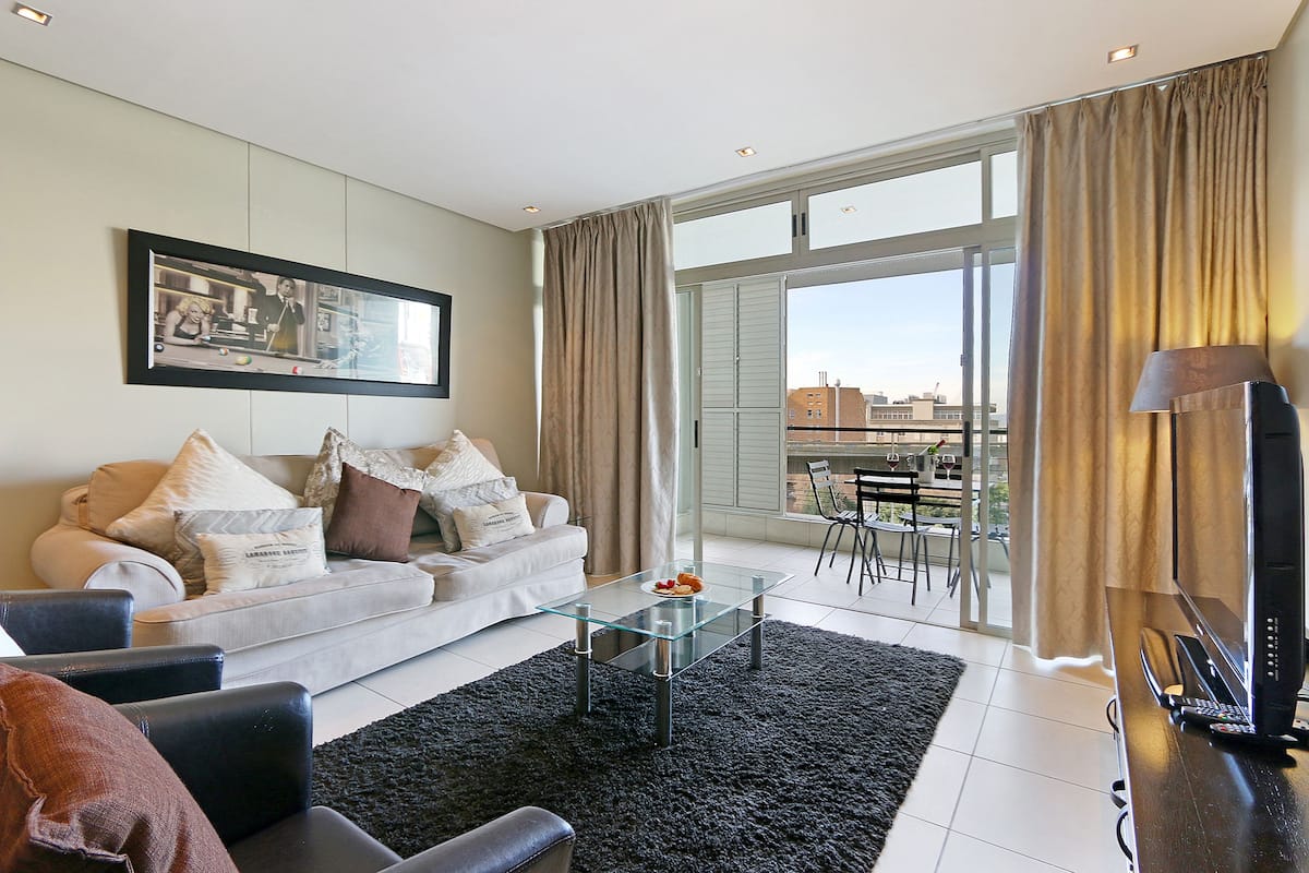 Classic Apartment, 2 Bedrooms, City View | Living room | Flat-screen TV