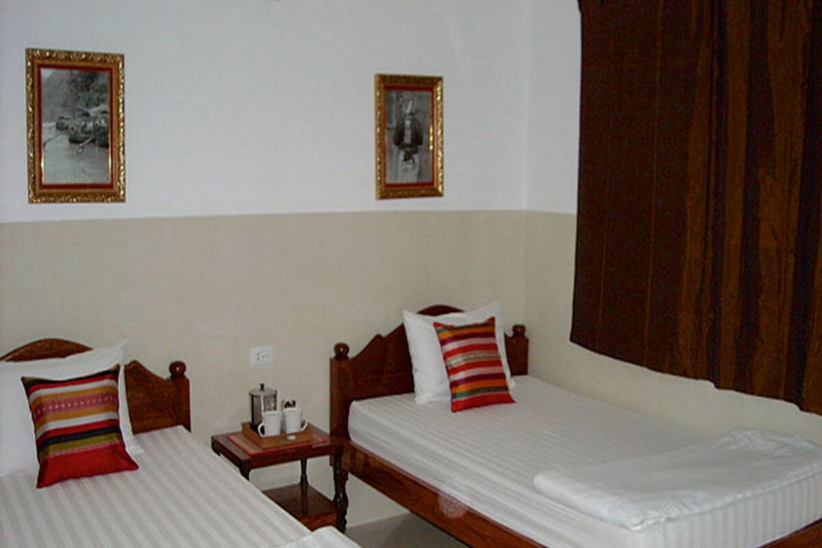 Habitación con 2 camas individuales | Minibar, escritorio, camas supletorias y wifi gratis