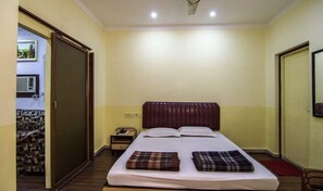 Double Room-King | Premium bedding, desk, rollaway beds, free WiFi - Hotel Akash Ganga (Kolkata)