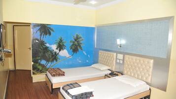 Camera | Biancheria da letto di alta qualità, una scrivania