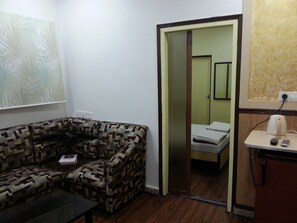 Premium bedding, desk, rollaway beds, free WiFi - Hotel Akash Ganga (Kolkata)