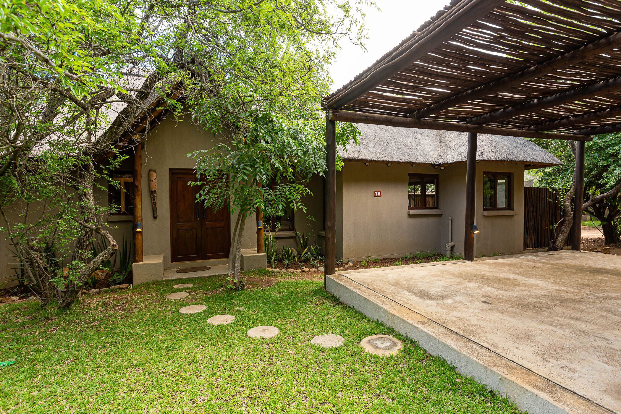 Mặt tiền nơi lưu trú