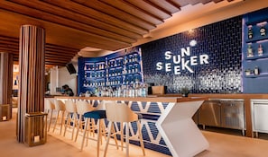 早餐，供應午餐和晚餐