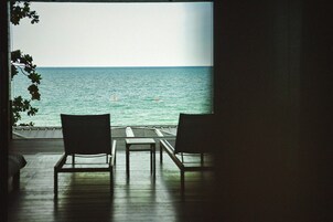 Huone | Oleskelualue | 32–tuumainen taulutelevisio, jossa satelliittikanavat