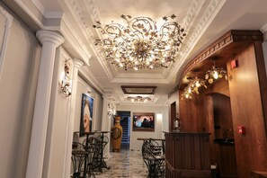 Interior entrance - Arach Hotel Harbiye (Istanbul)