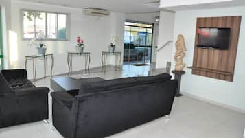 Área de estar no saguão
