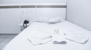 Standardenkeltværelse | Minibar, skrivebord, mørklægningsgardiner, strygejern/strygebræt