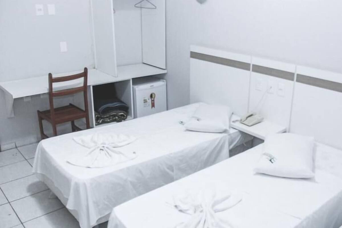 Dobbeltrom – standard | Minibar, skrivebord, blendingsgardiner og strykejern/-brett