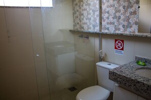 Svit (Lua) | Badrum | Dusch, gratis toalettartiklar och handdukar