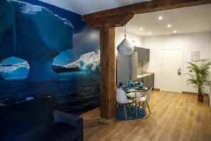 Apartment, Ensuite (Antártida) | Living room | Flat-screen TV - Art Suites Santander (Santander)