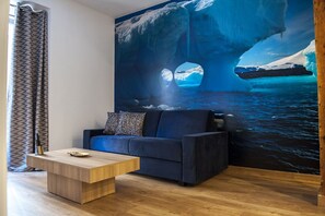 Una televisión de pantalla plana