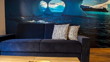 Apartment, Ensuite (Antártida) | Living room | Flat-screen TV