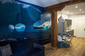 Flat-screen TV - Art Suites Santander (Santander)