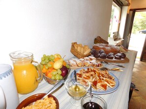 Free daily full breakfast