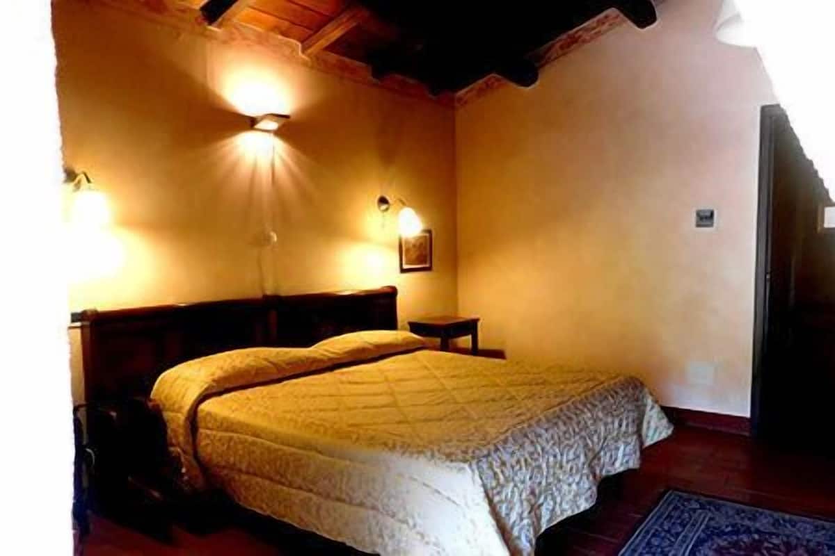 Executive Suite, Lake View | Individually decorated, individually furnished, desk, blackout drapes