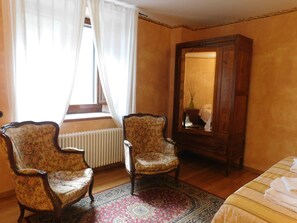 Executive Suite, Park View | Individually decorated, individually furnished, desk, blackout drapes