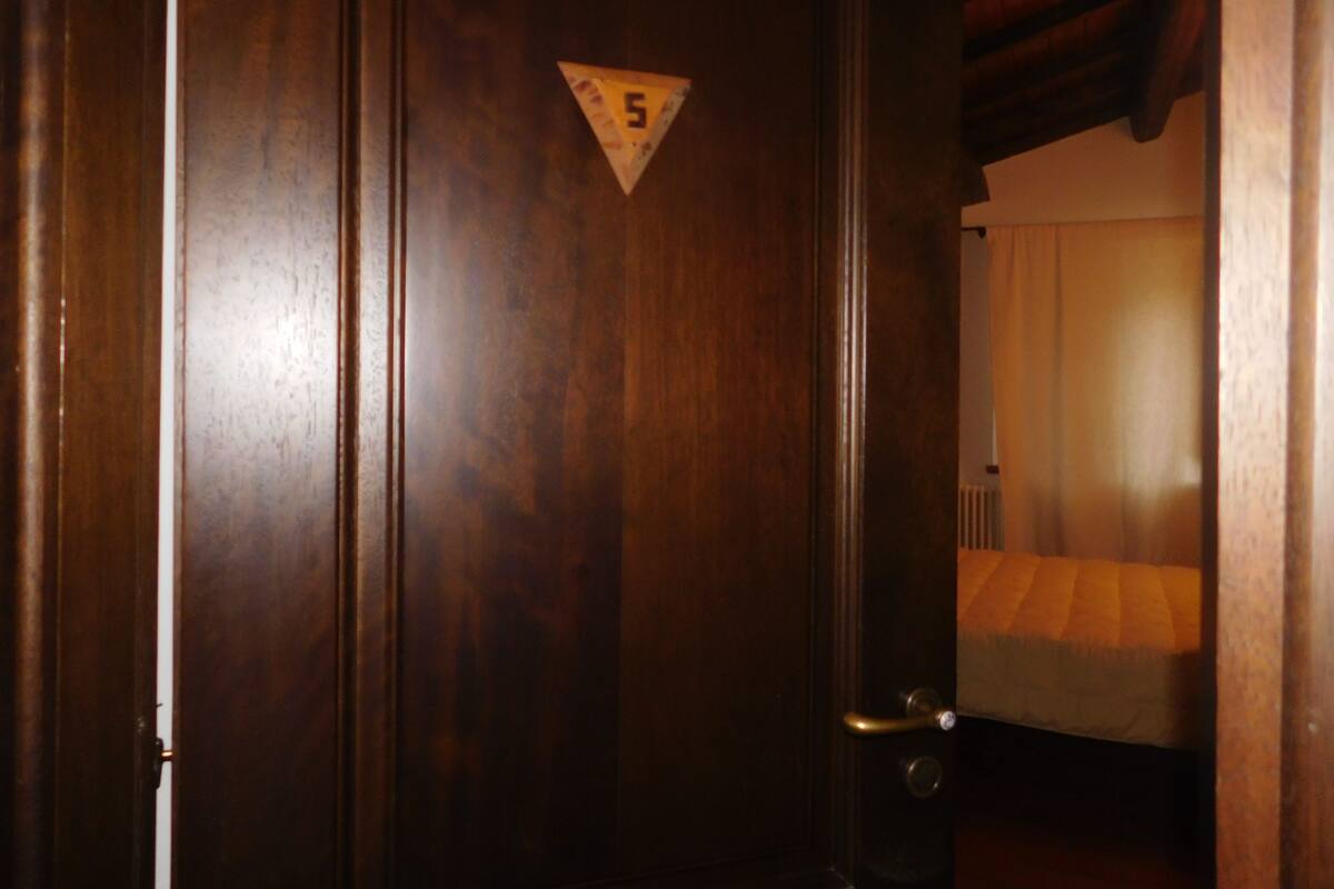 Deluxe Double or Twin Room, Garden View | Individually decorated, individually furnished, desk, blackout drapes