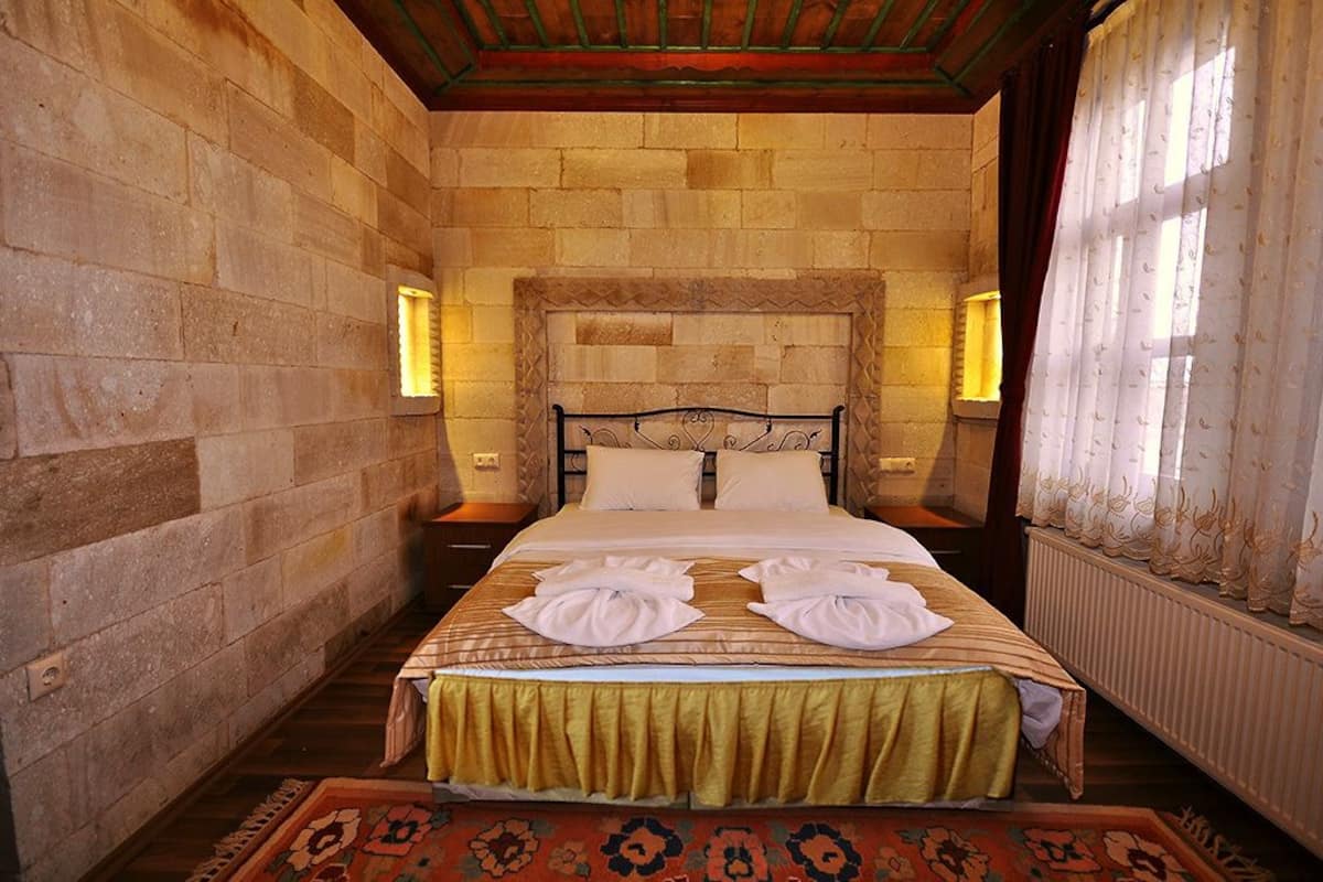 In-room safe, desk, soundproofing, free WiFi