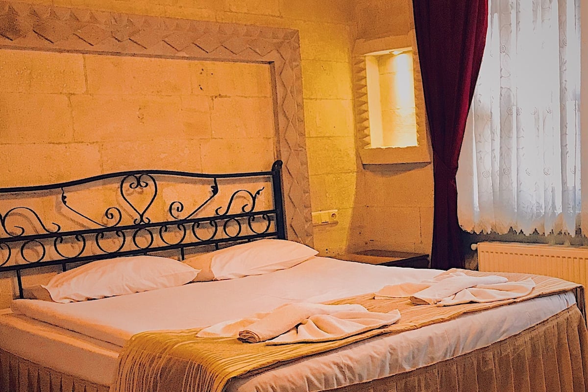 Deluxe Double Room, 1 Queen Bed | In-room safe, desk, soundproofing, free WiFi